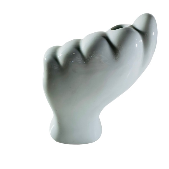 Life-size white vintage hand vase,  fist vase - Picture 2 of 6